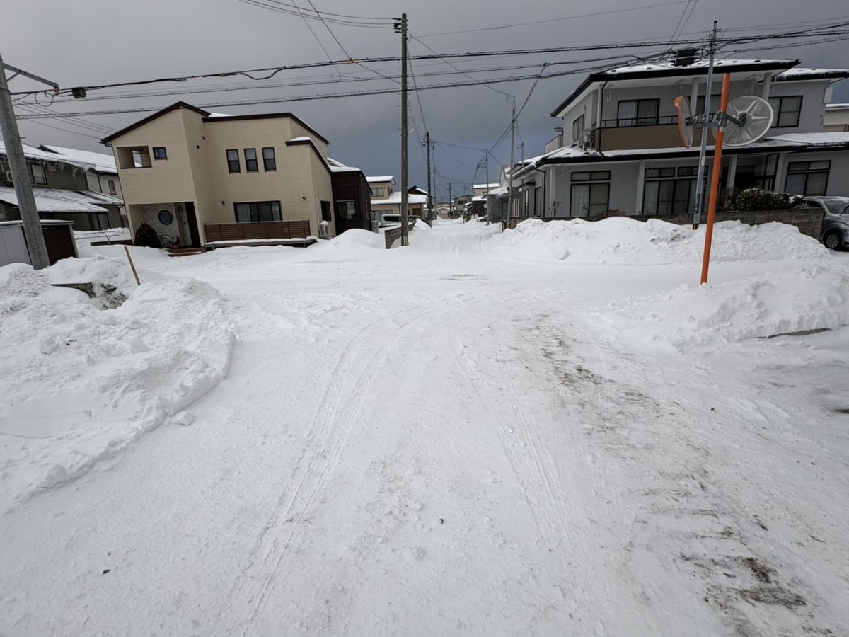 前面道路は公道です！