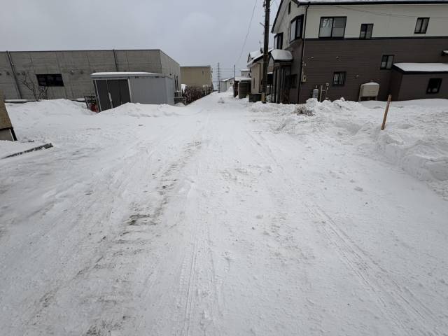 前面道路は公道です！