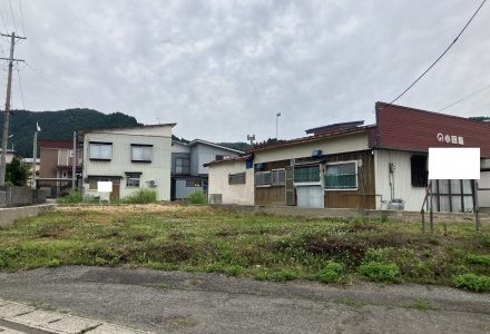 湯沢市愛宕町二丁目3-30