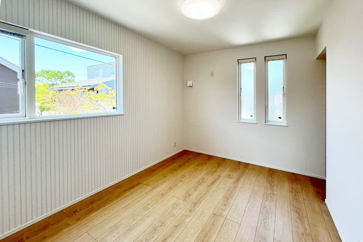 【寝室】6帖　大容量のウォークインクローゼット付寝室。 趣味用品やお子様の荷物が増えても安心です。