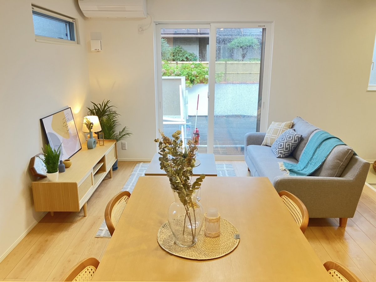 【LDK】16帖　るいリビングで家族団らんの時間を過ごせます！お子様の遊び場としての活用もできる2帖の畳スペース完備。