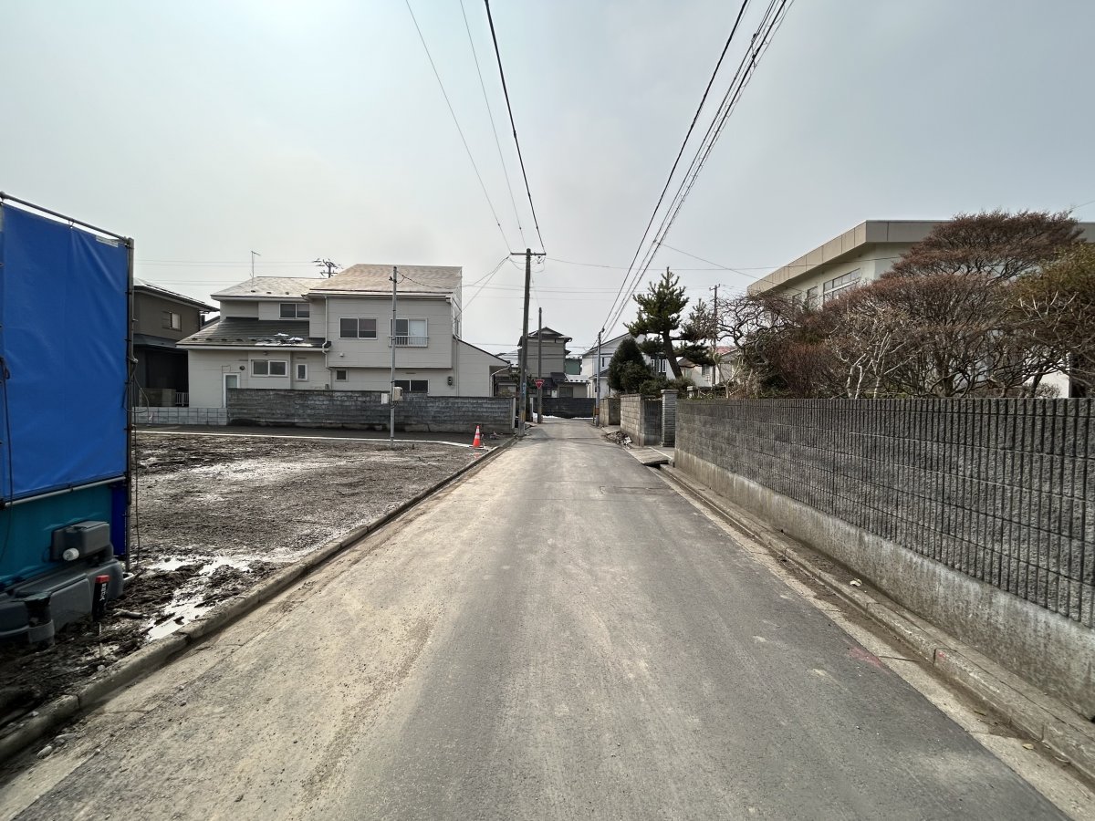 前面道路は公道で幅員約4.7mあります！