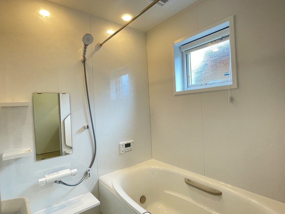 【浴室】　追い焚き機能付！生活時間の違うご家族に便利です