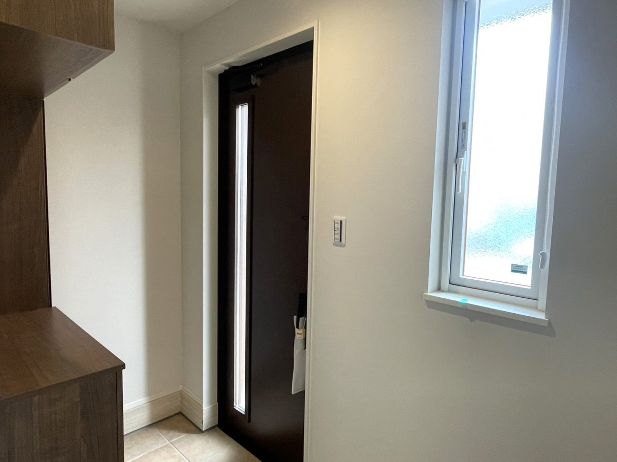 【玄関】大容量シューズボックス完備。除雪道具やベビーカーの置き場には困らない広さです。