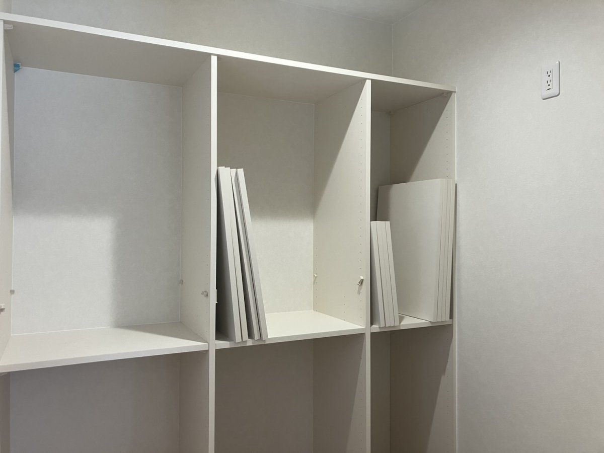 【パントリー】大容量のパントリー。食料品のストックもスッキリ収納することが可能です。