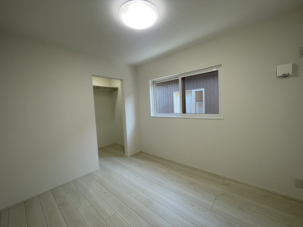 洋室A：5.3帖　ウォークインクローゼット完備。衣服はもちろん、趣味用品の置き場には困りません。