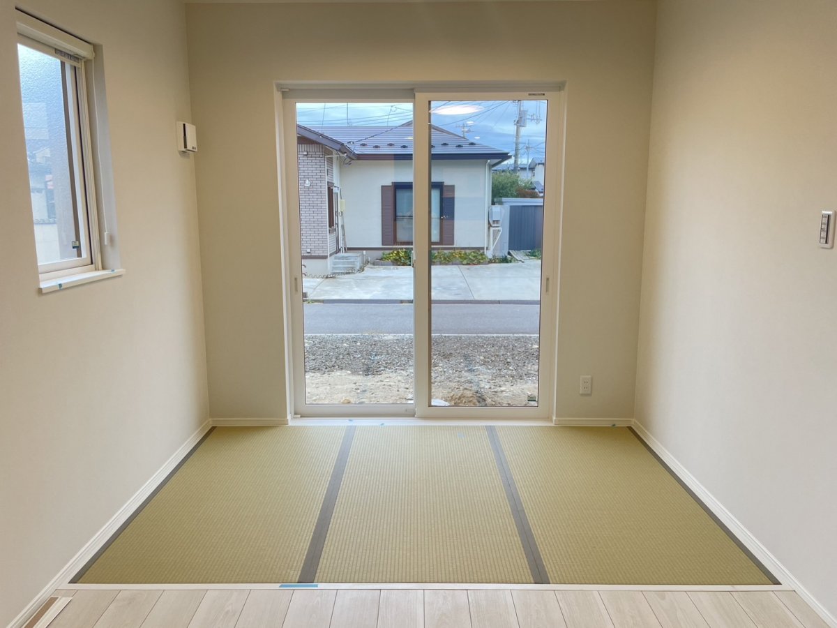 【和室スペース】　来客が来た際やちょっとした休憩にも便利な和室スペース