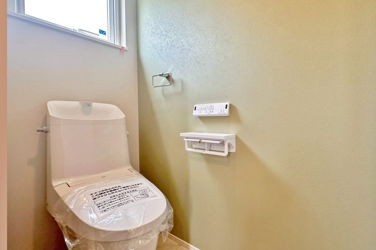 同仕様写真【トイレ】　節水型のトイレで日々のランニングコストも削減