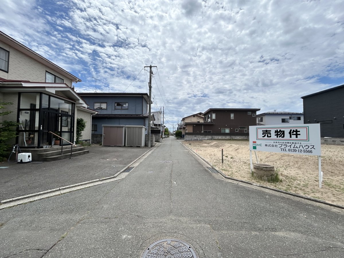 前面道路は公道で幅員4mです！