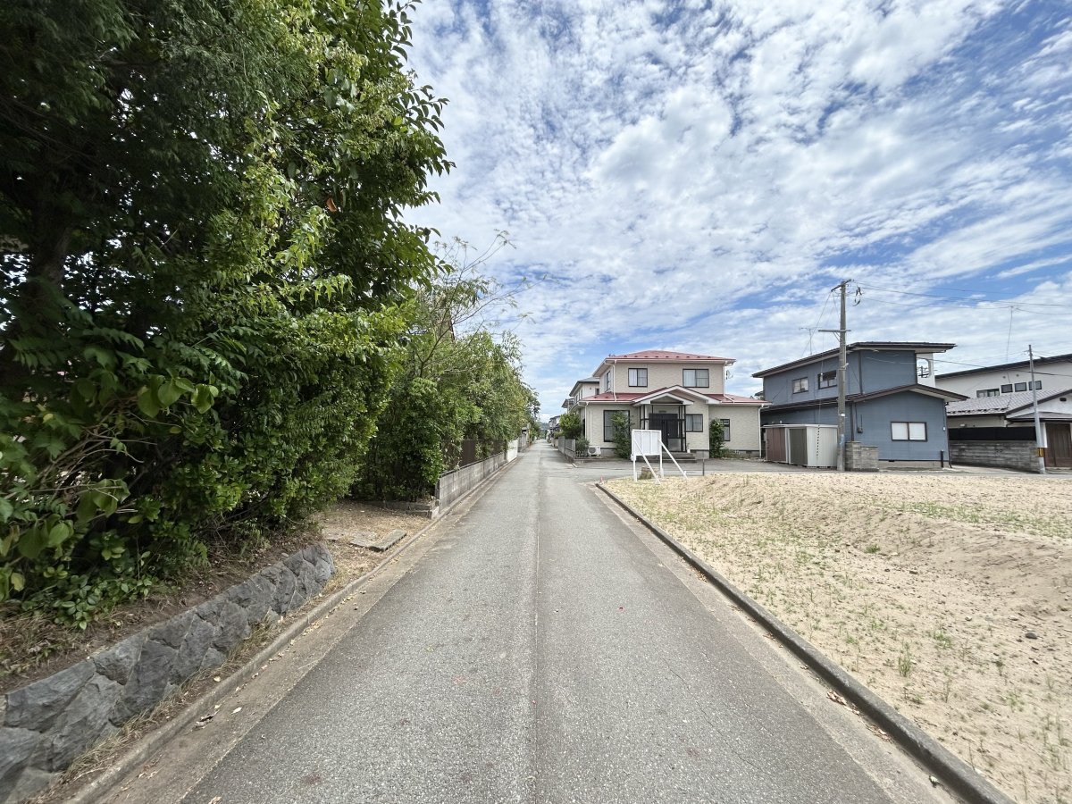 前面道路は公道で幅員4mです！