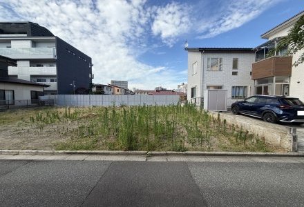 秋田市南通亀の町266番3、377番3　B区画