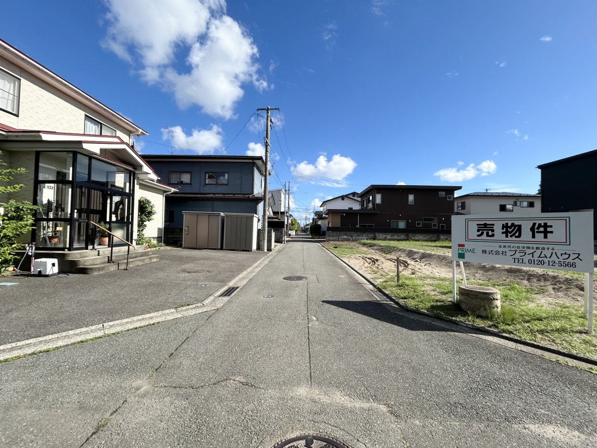 前面道路は公道で幅員4mです！