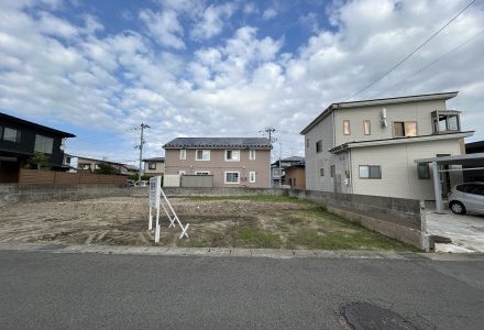 秋田市東通四丁目2-21 B区画