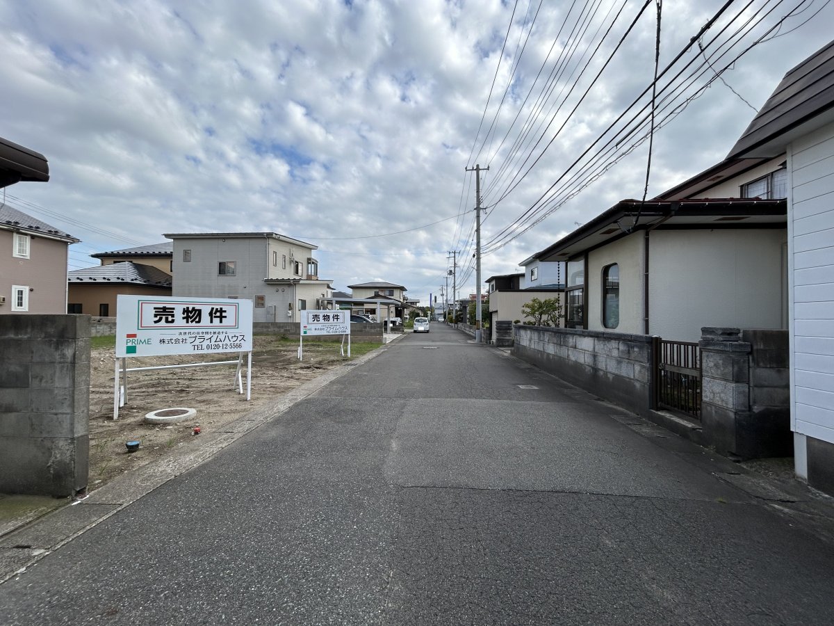 前面道路は公道で、幅員も広々6mあります！