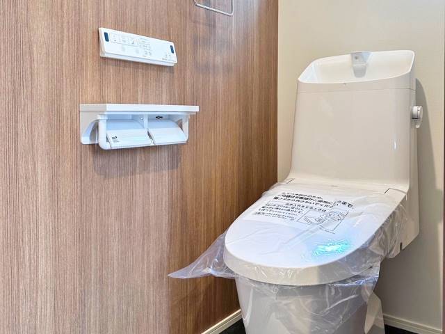 同仕様写真【トイレ】　節水型のトイレで日々のランニングコストも削減