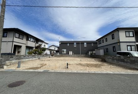 秋田市仁井田新田一丁目216-3
