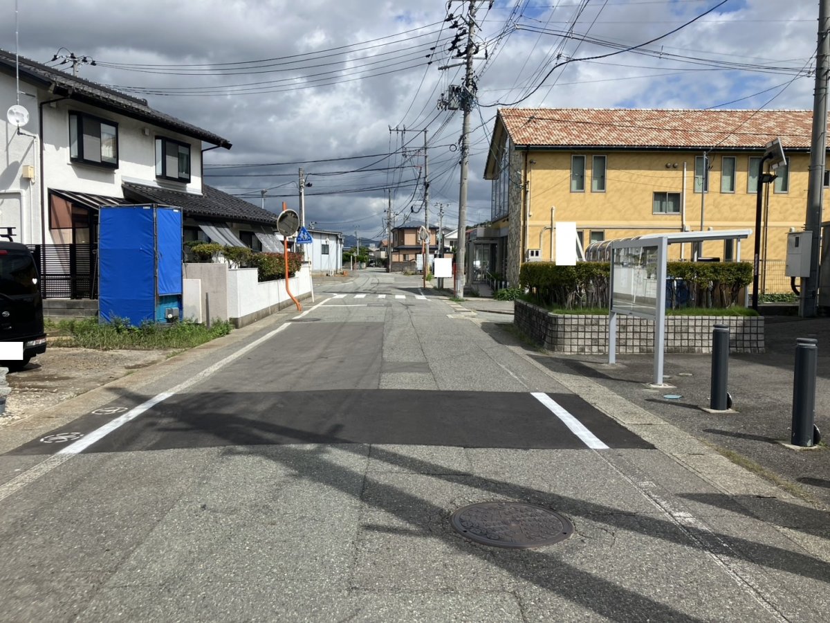 前面道路：南側 (公道) 道路幅:6m 接道幅（間口）:8.72m 