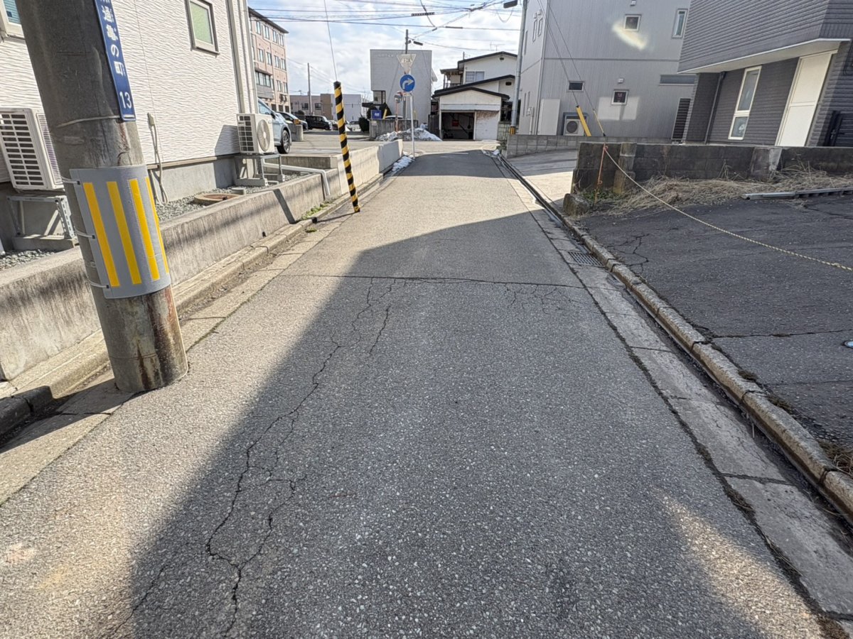 前面道路（南西　公道　幅員3.98ｍ）