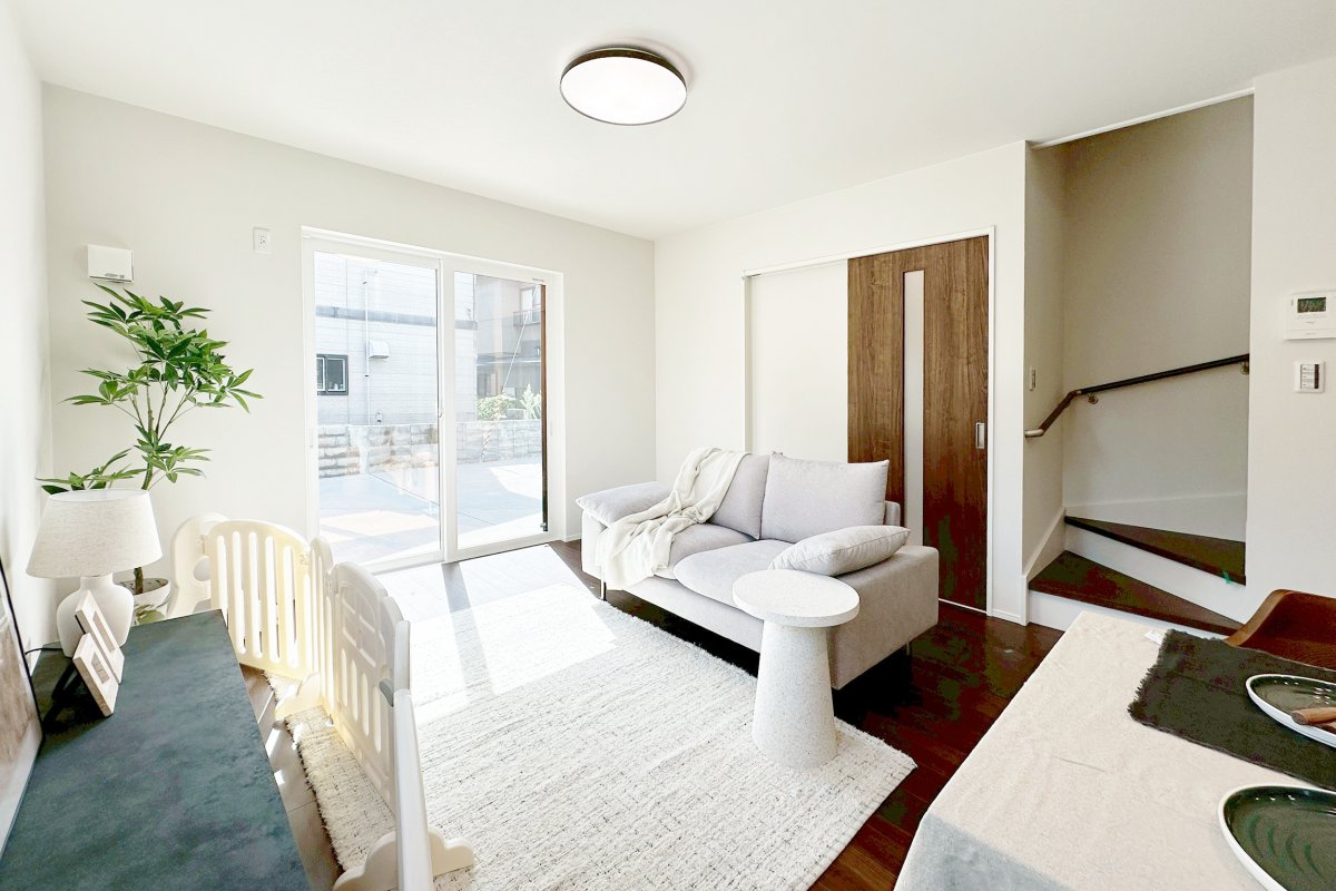 同仕様写真【リビング　１６帖】　