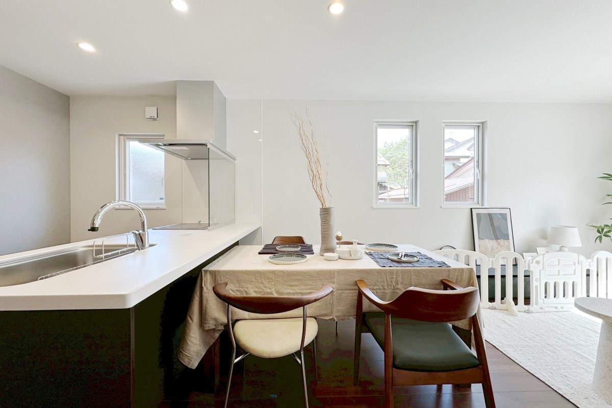 同仕様写真【リビング　１６帖】　