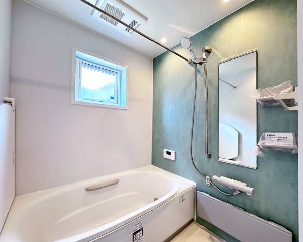 【浴室】　追い焚き機能付！生活時間の違うご家族に便利です