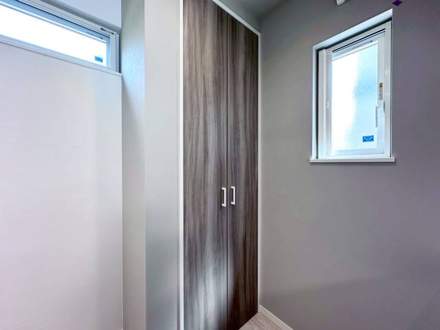 【パントリー】　買い置きの食材や調理家電など置き場に困らないパントリー