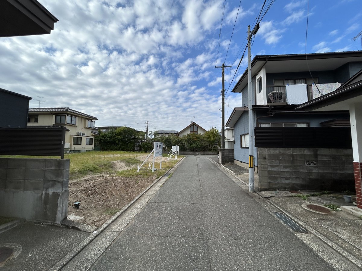 東側 (公道) 道路幅:4m 接道幅（間口）:8.2m