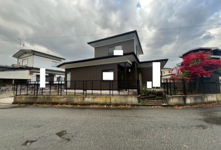 秋田市楢山石塚町　中古戸建