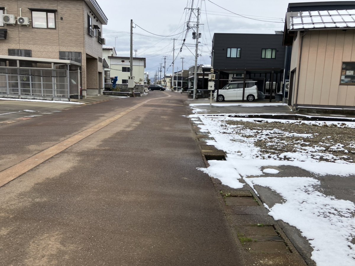 前面道路6m　間口8.2m