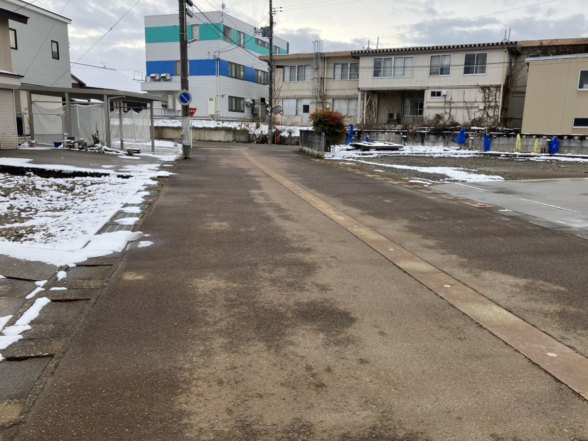 前面道路6m　間口8.2m