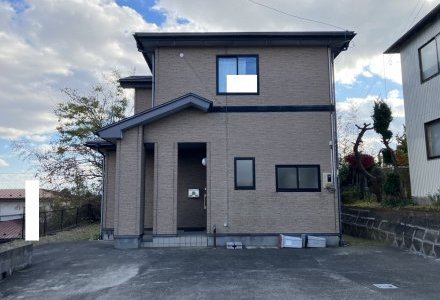 秋田市下新城中野字街道端西　中古住宅