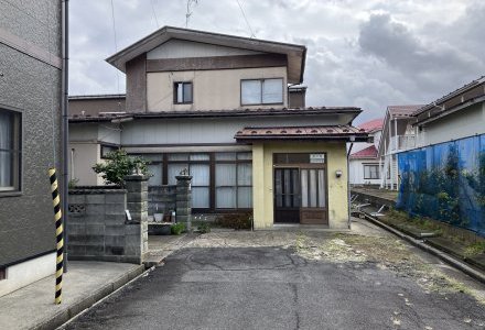 由利本荘市川口字八幡前中古住宅