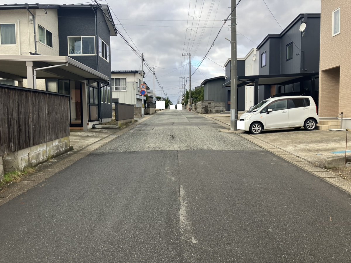 前面道路【南西側 (公道) 道路幅:6.6m 接道幅（間口）:10.7m】
