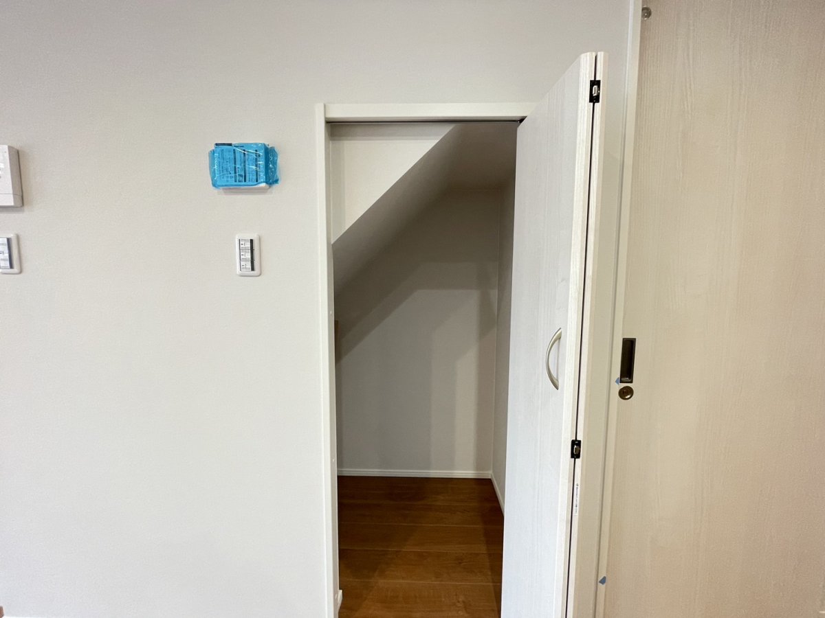 同仕様写真【階段下収納】　
