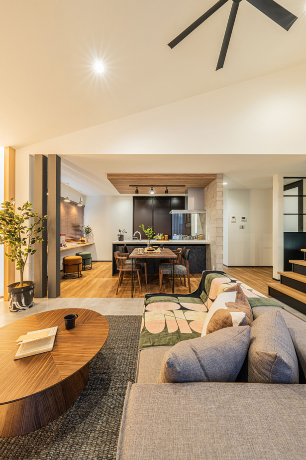 ◆開放感あふれる吹き抜けLDK