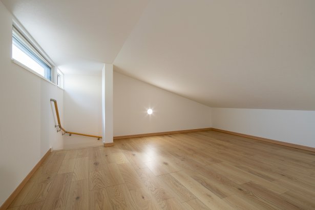 屋根裏収納