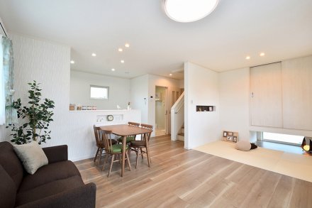 シンプルなのに表情が豊かな家・シンプルフラットハウス