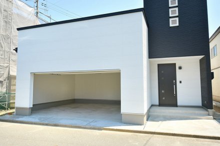 メリハリのあるデザインのビルトインガレージハウス