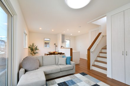 陽の光を浴びて家族が明るくなるお家