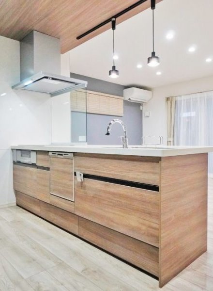 収納たっぷり！自然カラーのぬくもりに包まれる住まい