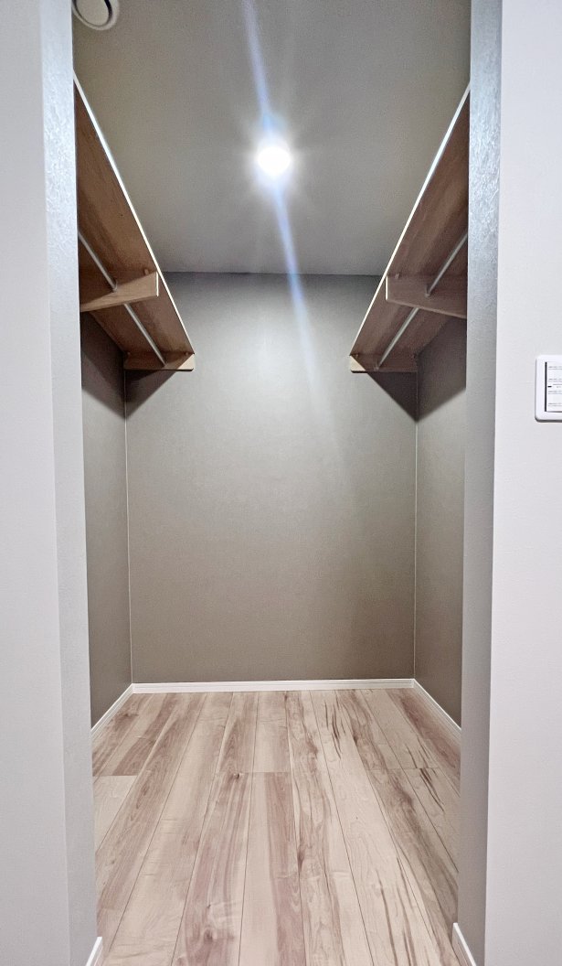 2F　洋室+ウォークインクローゼット