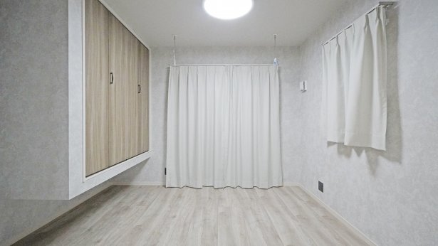 リビングつながりの洋室