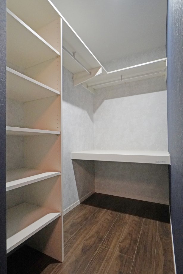 2F 衣装部屋内ウォークインクローゼット
