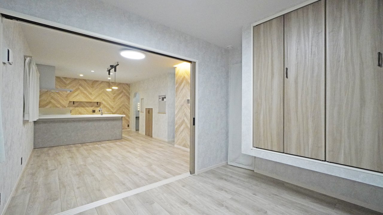 リビングつながりの洋室